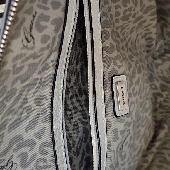 Guess Black and White large satchel with detachable shoulder strap - Picture 5 of 5